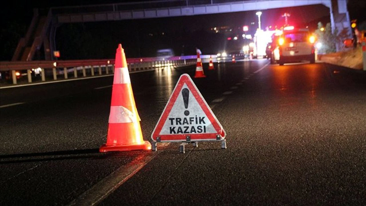 Osmaniye'de Ticari Araç ile TIR Çarpıştı! Ölü ve Yaralılar Var 5