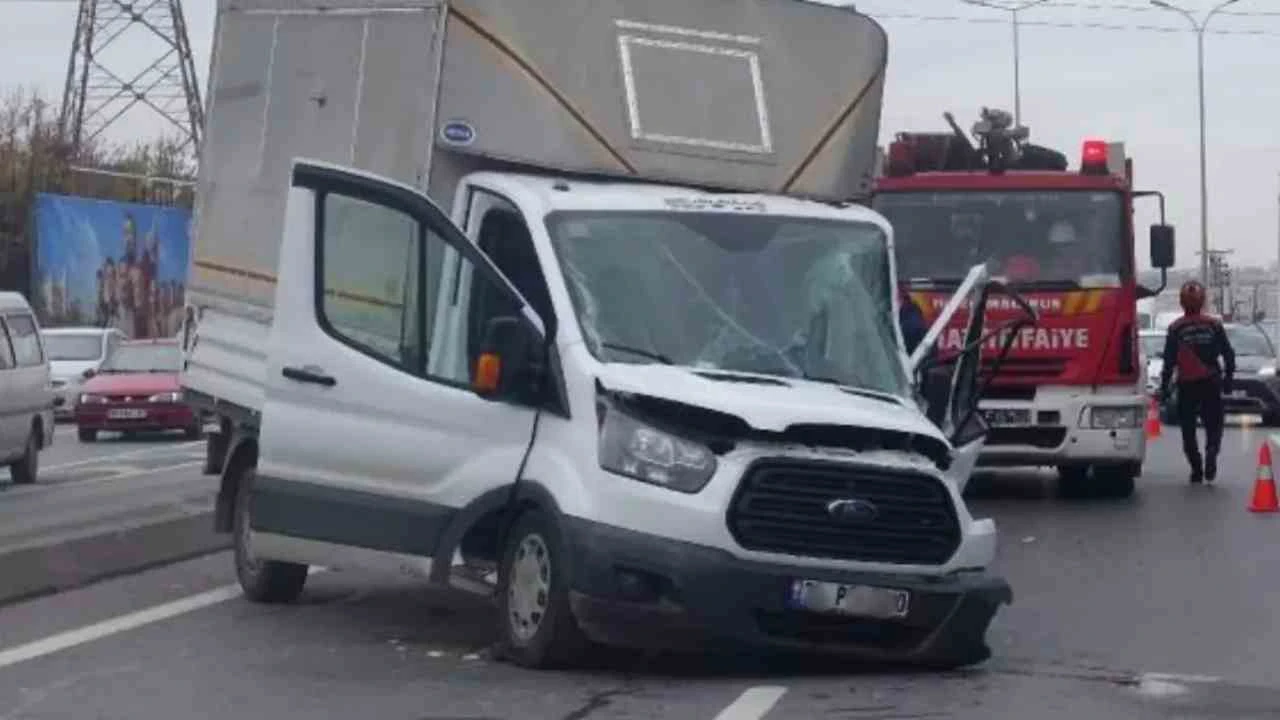 Avcılar’da Kamyonet Kazası! Otomobil Bina Boşluğuna Düştü, Çocuklar Son Anda Kurtuldu 2