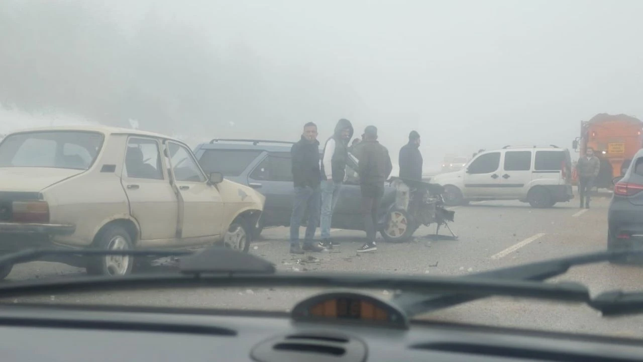 Kastamonu’da Sis ve Buzlanma Sebebiyle Zincirleme Kaza Meydana Geldi! 4 Yaralı 2