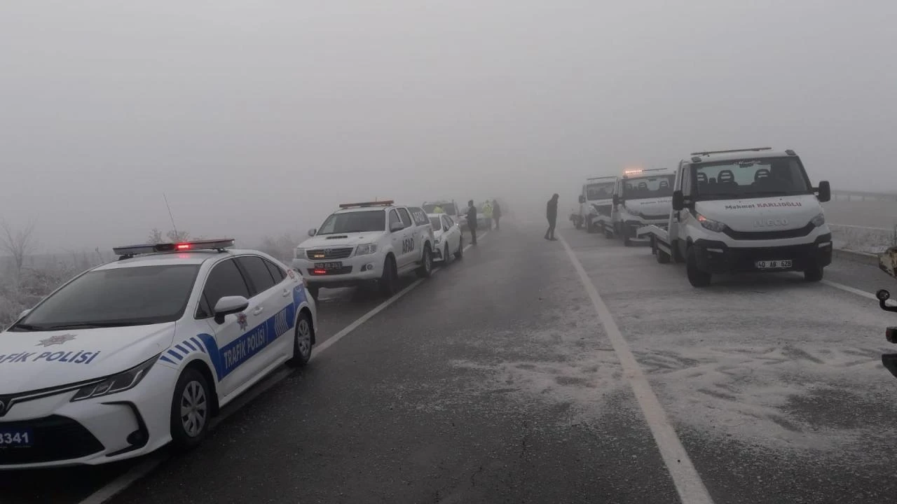 Kastamonu’da Sis ve Buzlanma Sebebiyle Zincirleme Kaza Meydana Geldi! 4 Yaralı 1