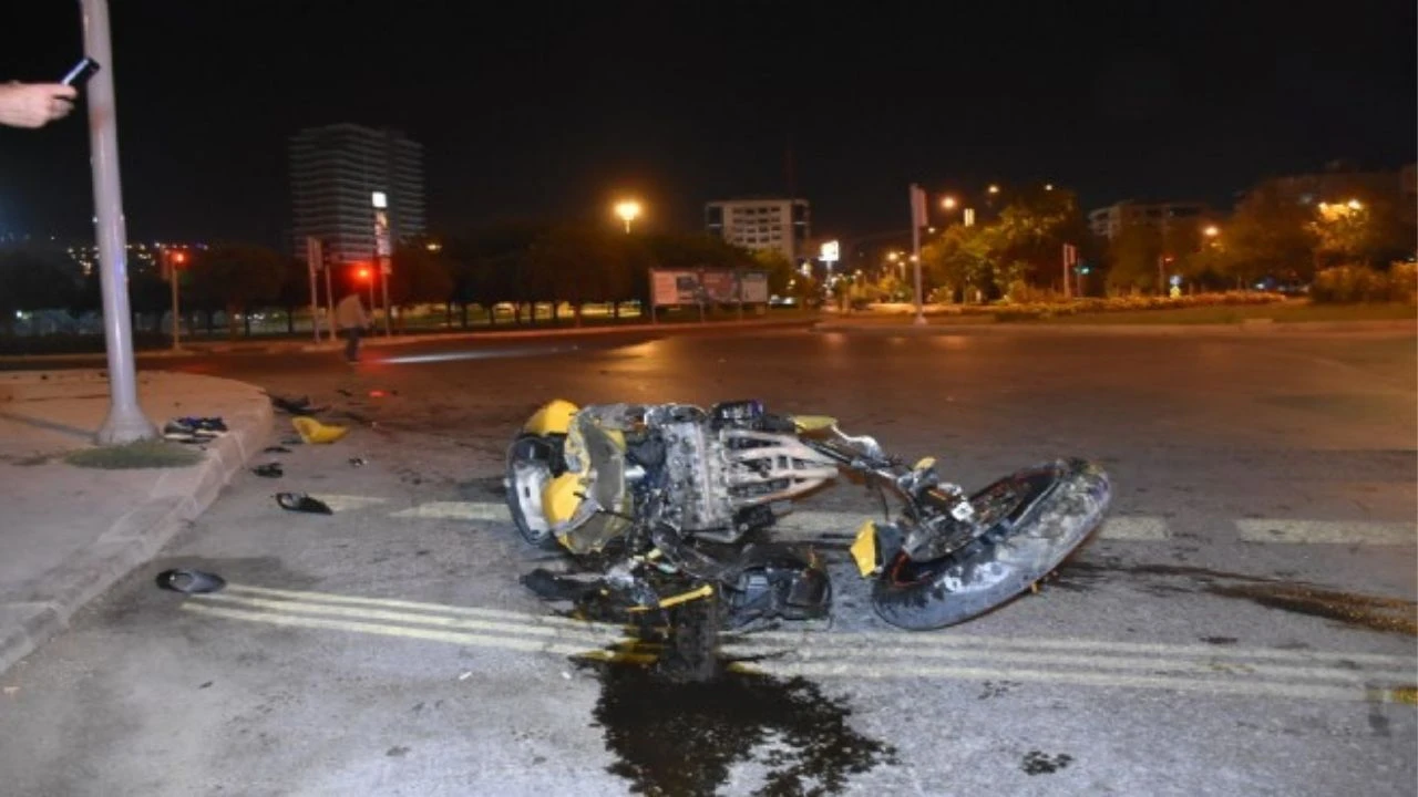 Bursa-Eskişehir İstikametinde Korkunç Kaza! Motosiklet İkiye Bölündü 6