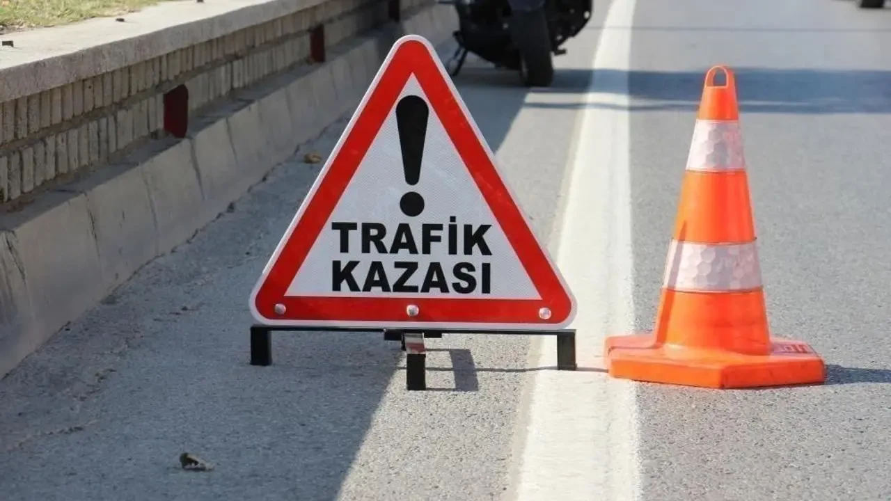 Çankırı'da Kaza! Kamyonet TIR Dorsesine Çarptı, 1 Kişi Yaralandı 4