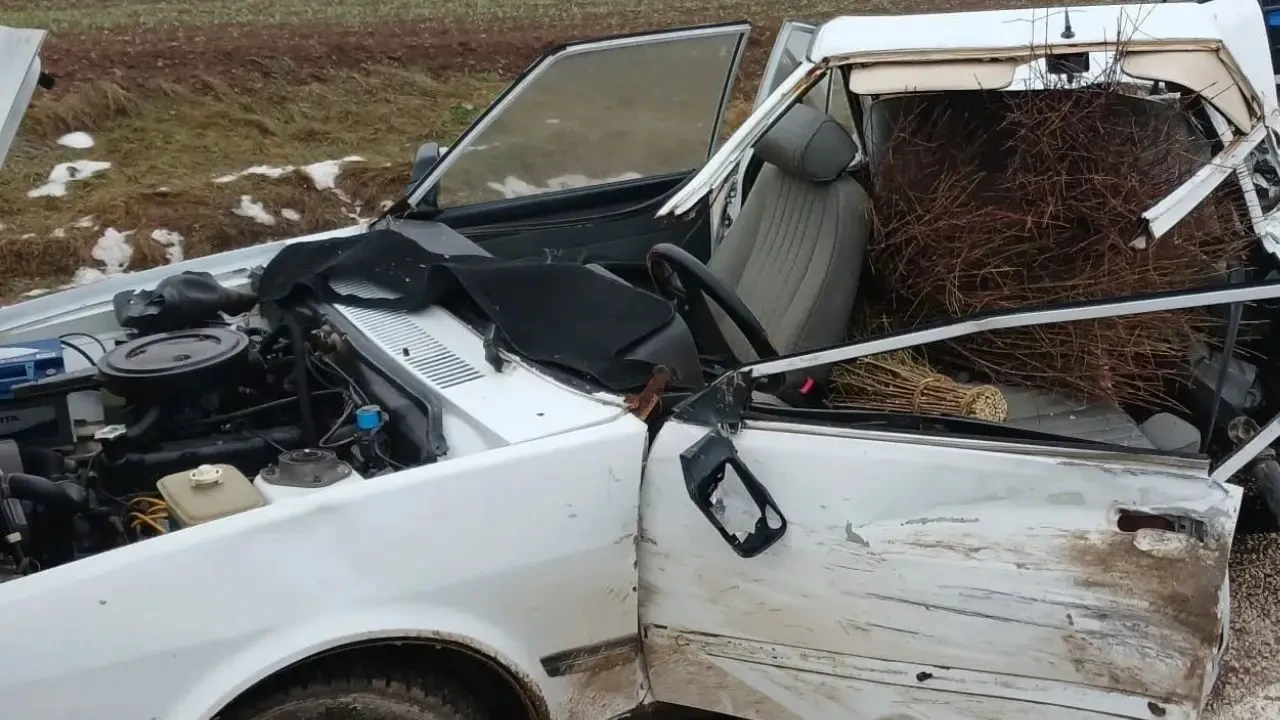 Kastamonu’da Korkunç Kaza! Tofaş İkiye Bölündü 2