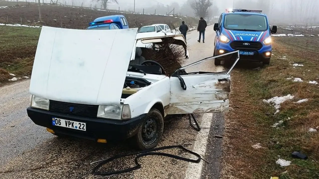 Kastamonu’da Korkunç Kaza! Tofaş İkiye Bölündü 3