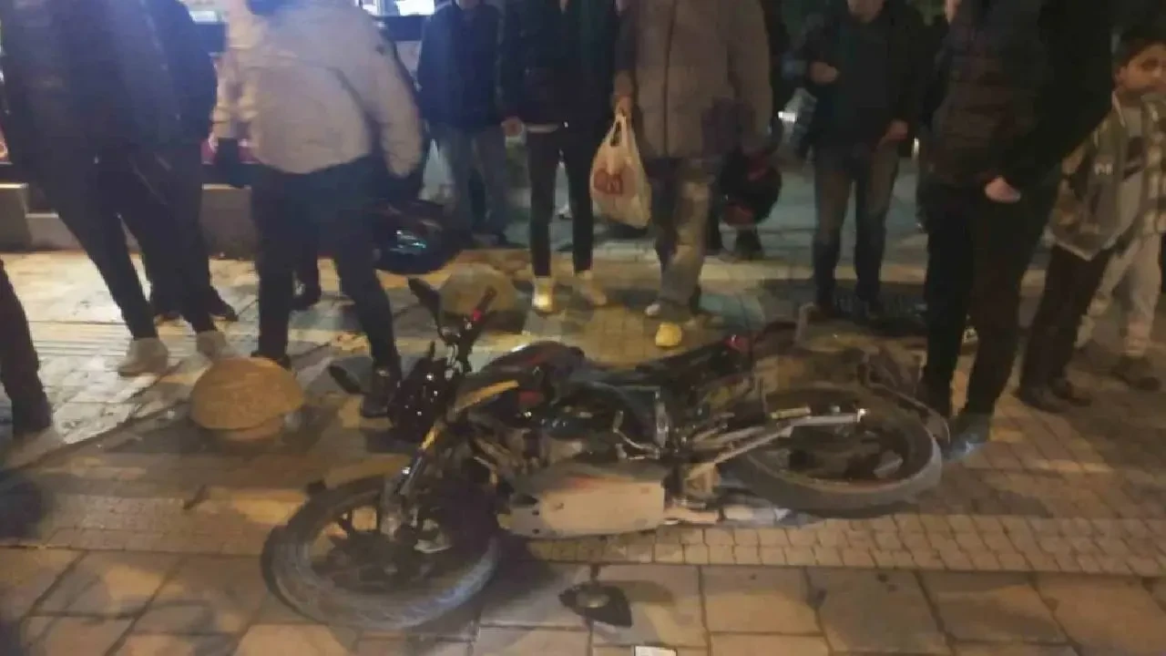 Zonguldak Çaycuma’da Motosiklet Kazası! 2 Yaralı 4