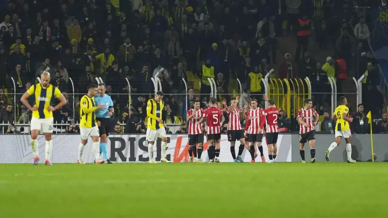 Fenerbahçe'nin Athletic Bilbao Mağlubiyetinden Sonra İstifa Islıkları! Taraftar Ali Koç İstifa Naraları Attı 1