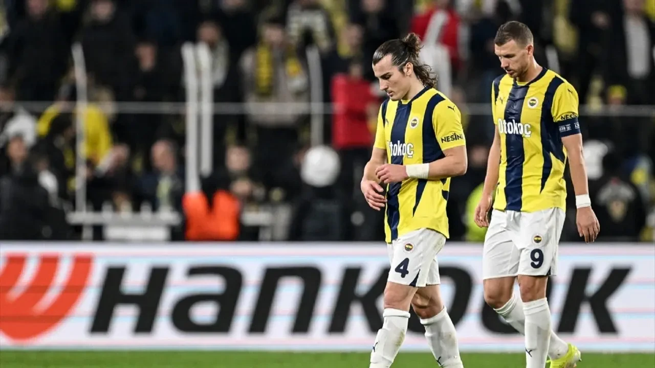 Fenerbahçe'nin Athletic Bilbao Mağlubiyetinden Sonra İstifa Islıkları! Taraftar Ali Koç İstifa Naraları Attı 4