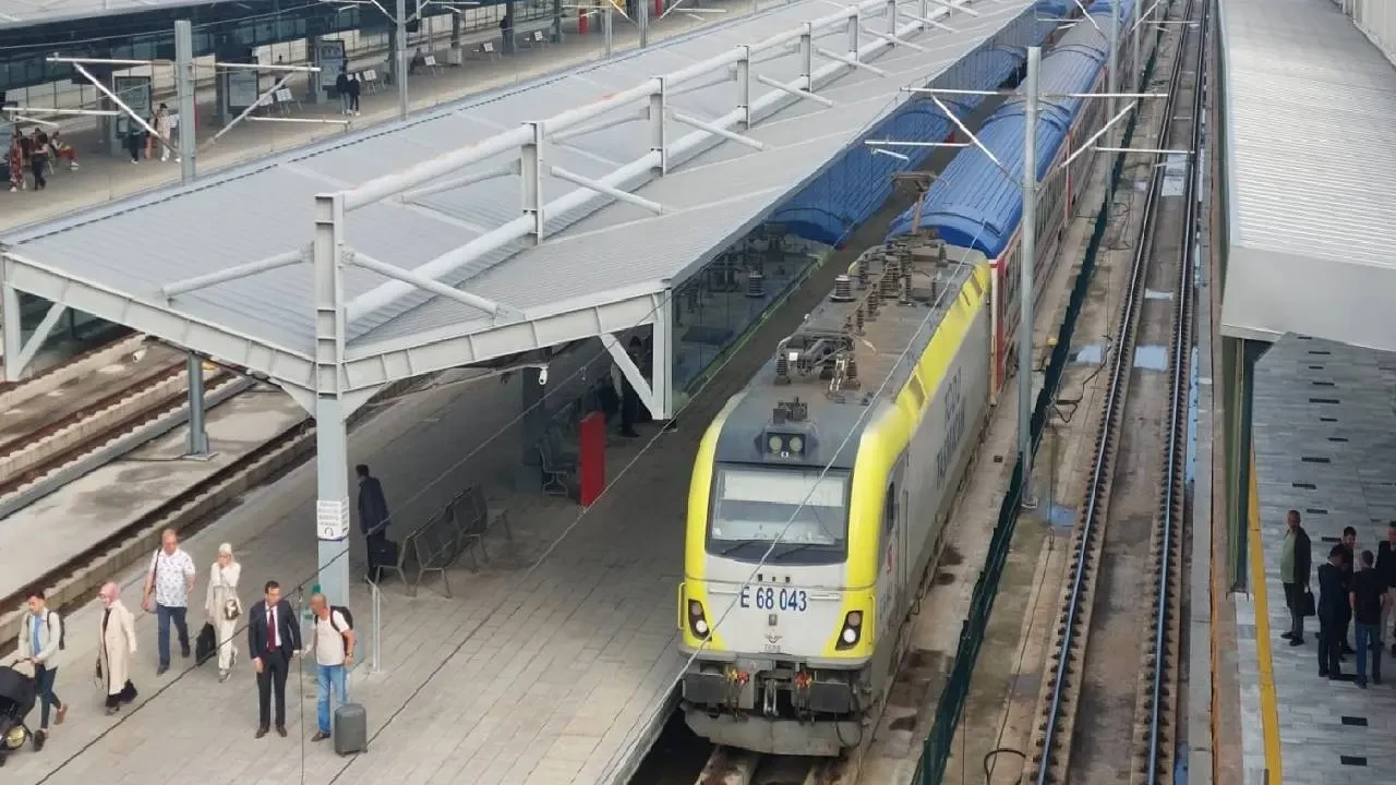 Ankara Polatlı’da Tren Kazası! Makinistin Dikkati Olası Felaketi Önledi 1