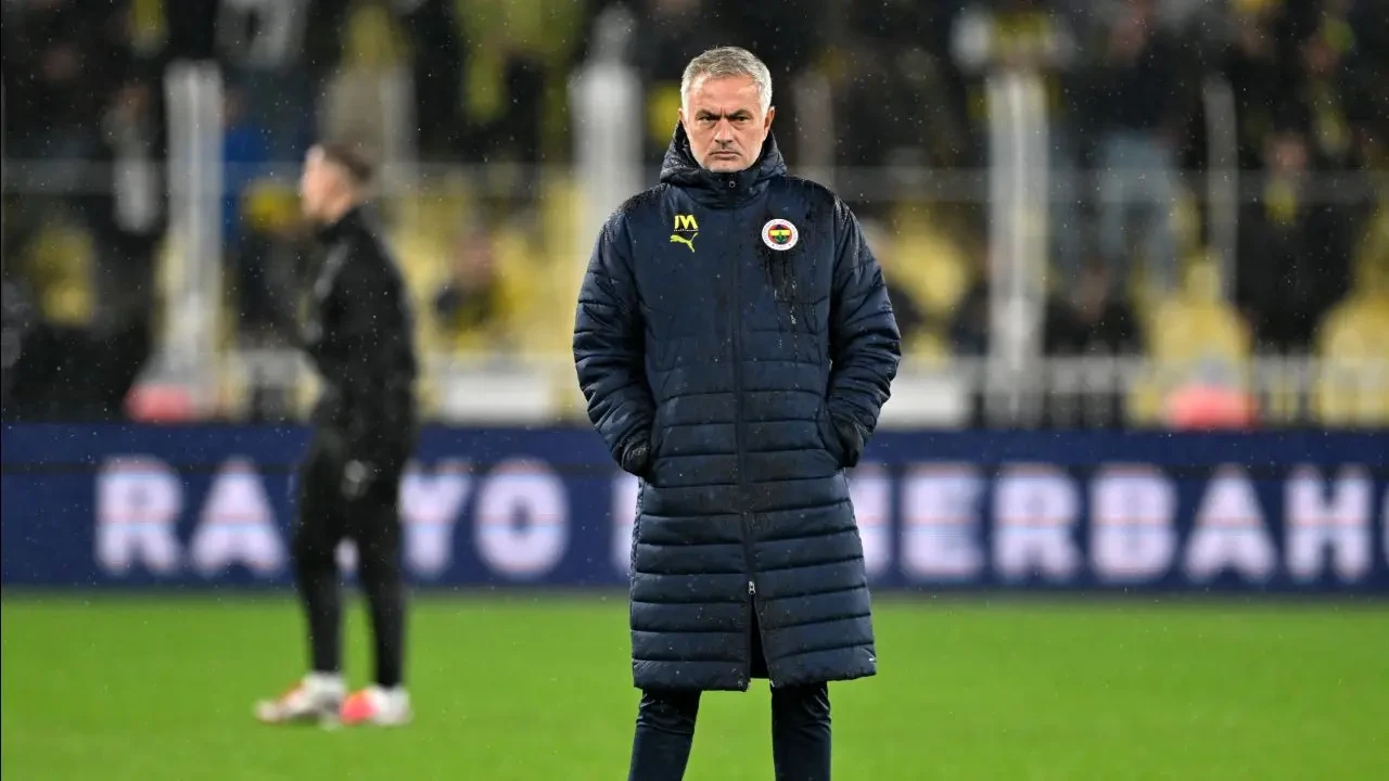 Jose Mourinho, Şampiyonluk İddiasını Tekrar Etti! "Yarış Galatasaray ile Bizim Aramızda Geçecek" 3