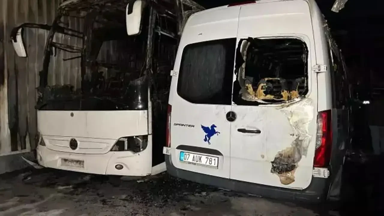 Antalya'da Oto Tamir Dükkanında Feci Ölüm! Yazıhanede Uyuyan İşçi Hayatını Kaybetti 5