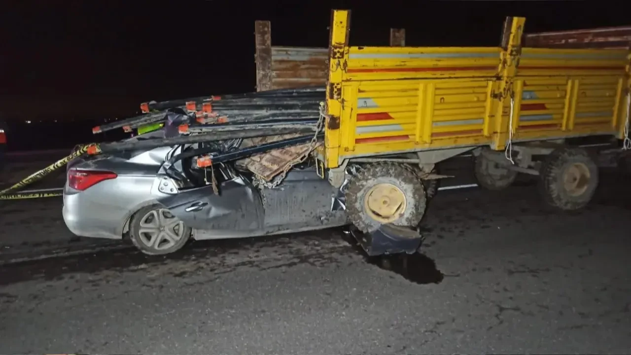 Konya'da Traktör Römorkuna Çarpan Otomobilin Sürücüsü Hayatını Kaybetti 1