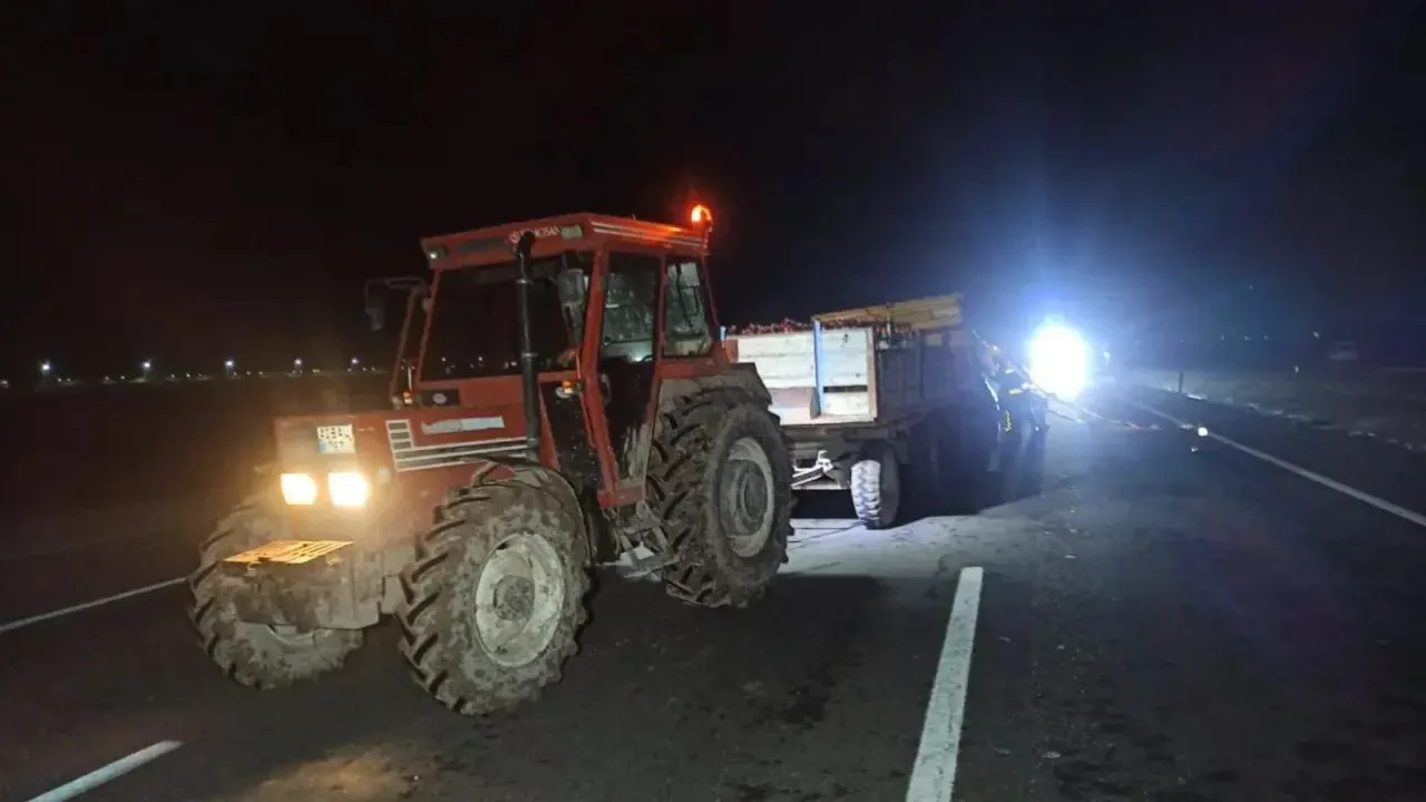 Konya'da Traktör Römorkuna Çarpan Otomobilin Sürücüsü Hayatını Kaybetti 4