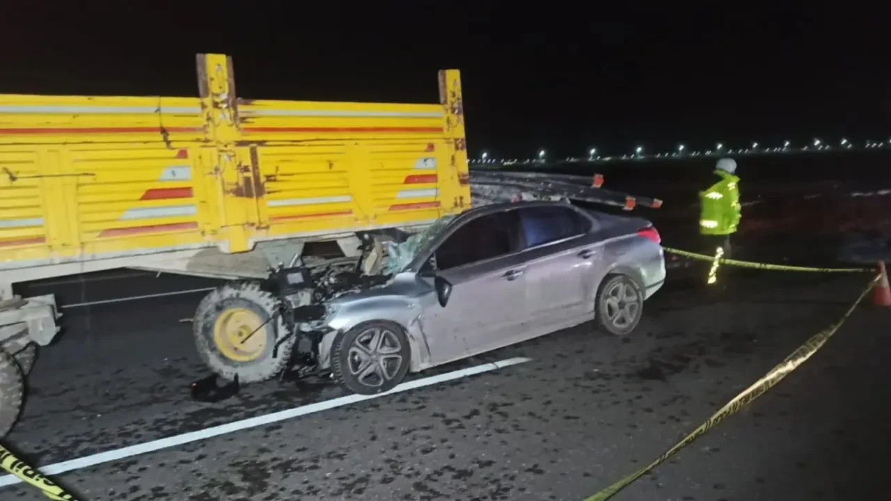 Konya'da Traktör Römorkuna Çarpan Otomobilin Sürücüsü Hayatını Kaybetti 5