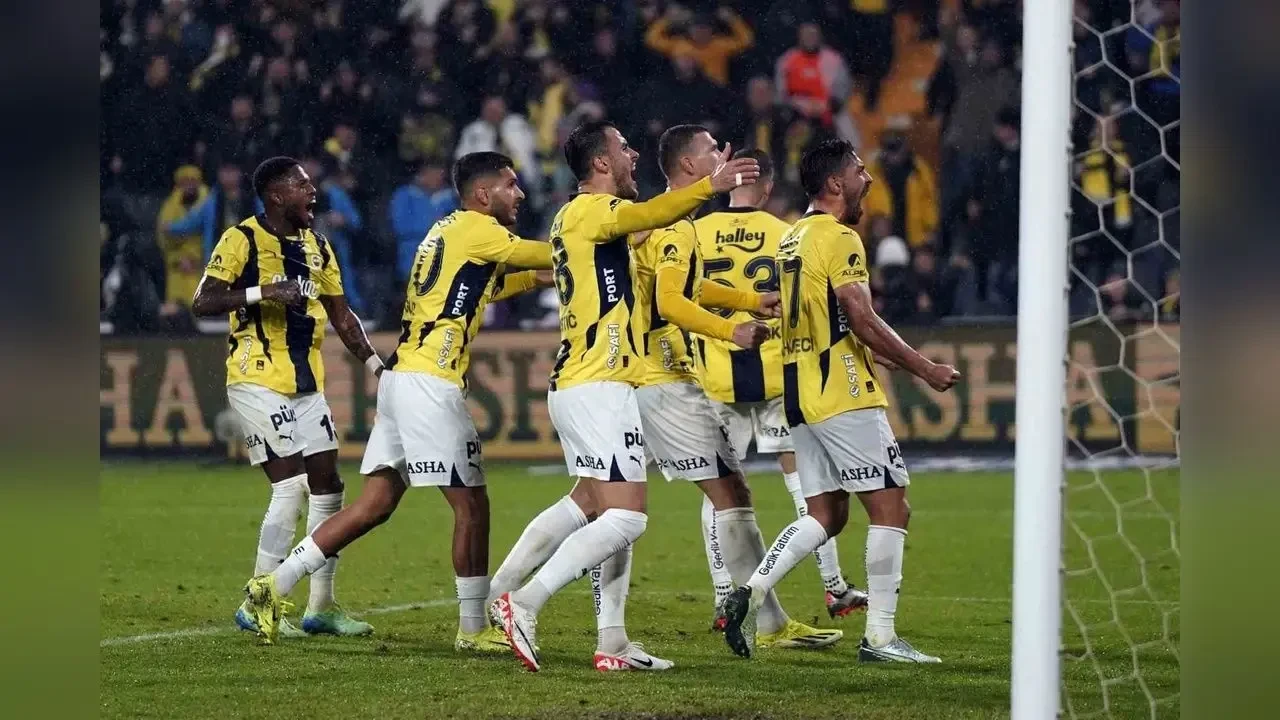 Eyüpspor - Fenerbahçe Maçında Arda Turan Çılgına Döndü, Kırmızı Kart Gördü 5