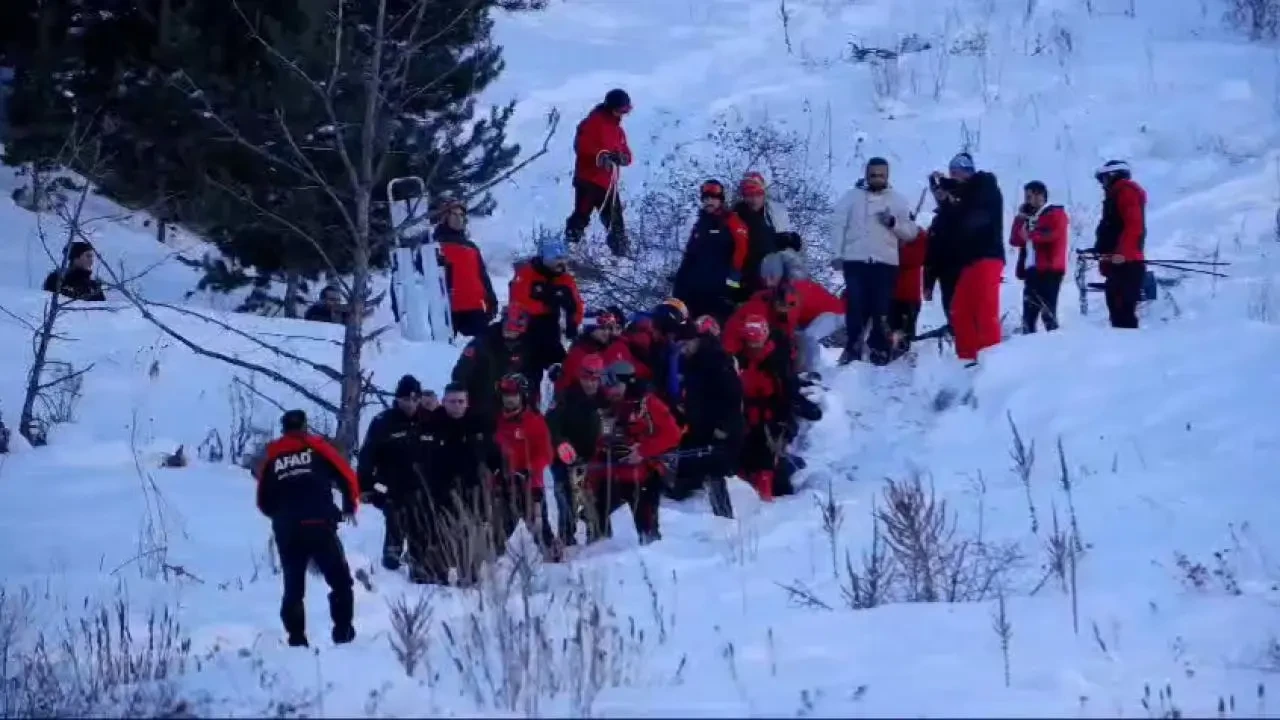 Erzurum Palandöken Dağı'nda Çığ Faciası! 16 Yaşındaki Sporcu Emre Yazgan Hayatını Kaybetti 1