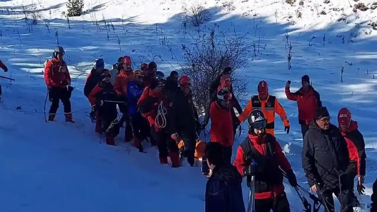 Erzurum Palandöken Dağı'nda Çığ Faciası! 16 Yaşındaki Sporcu Emre Yazgan Hayatını Kaybetti 2