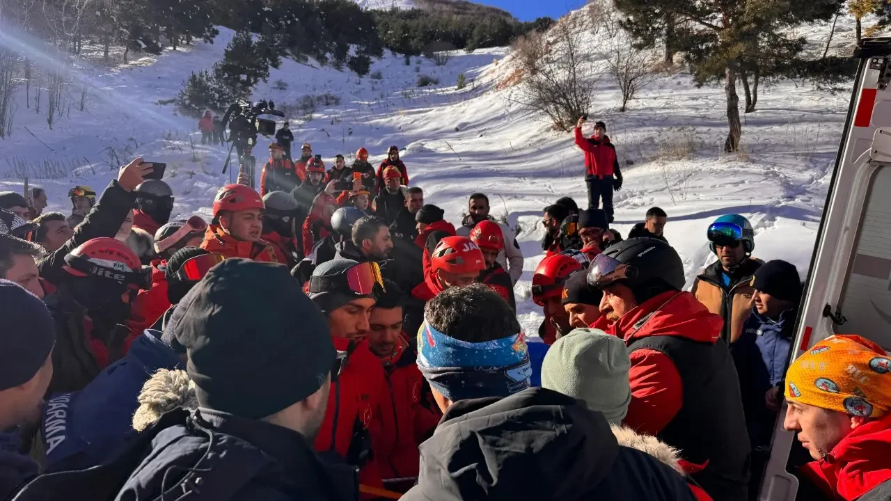 Erzurum Palandöken Dağı'nda Çığ Faciası! 16 Yaşındaki Sporcu Emre Yazgan Hayatını Kaybetti 4