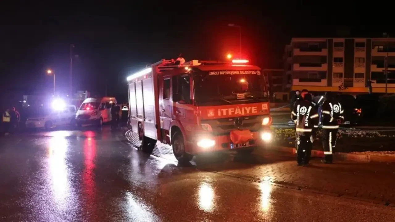 Denizli'de Kaza: Kavşağı Dönemeyen Sürücü Feci Şekilde Can Verdi! 2