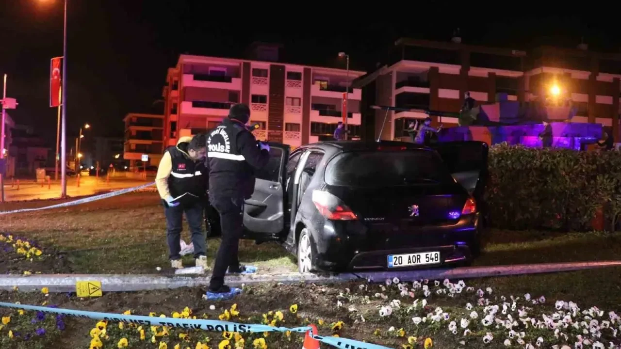 Denizli'de Kaza: Kavşağı Dönemeyen Sürücü Feci Şekilde Can Verdi! 5