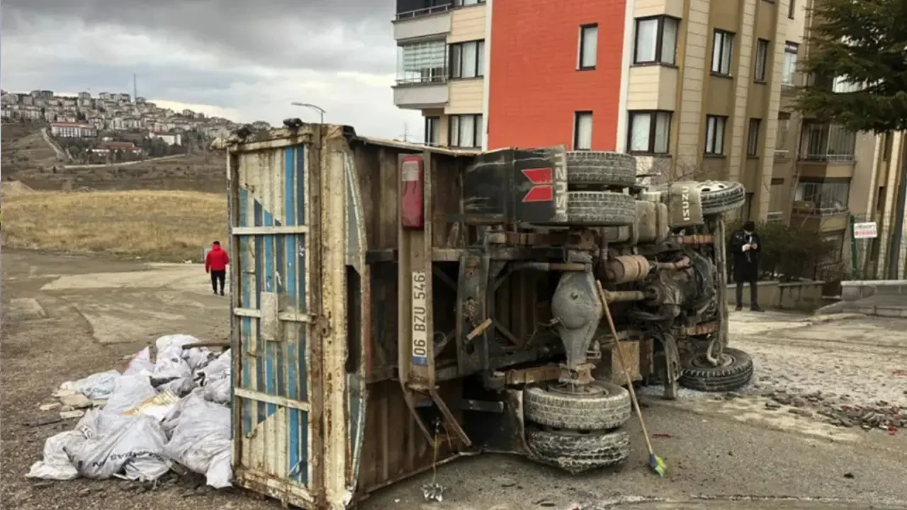 Ankara'da Feci Kaza! Kamyonet 11 Araca Çarptı ve Devrildi 5