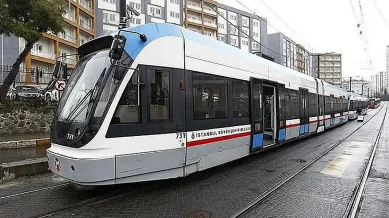 İstanbul Beyoğlu’nda Tramvay Kazası: Bir Kişi Ağır Yaralandı 1