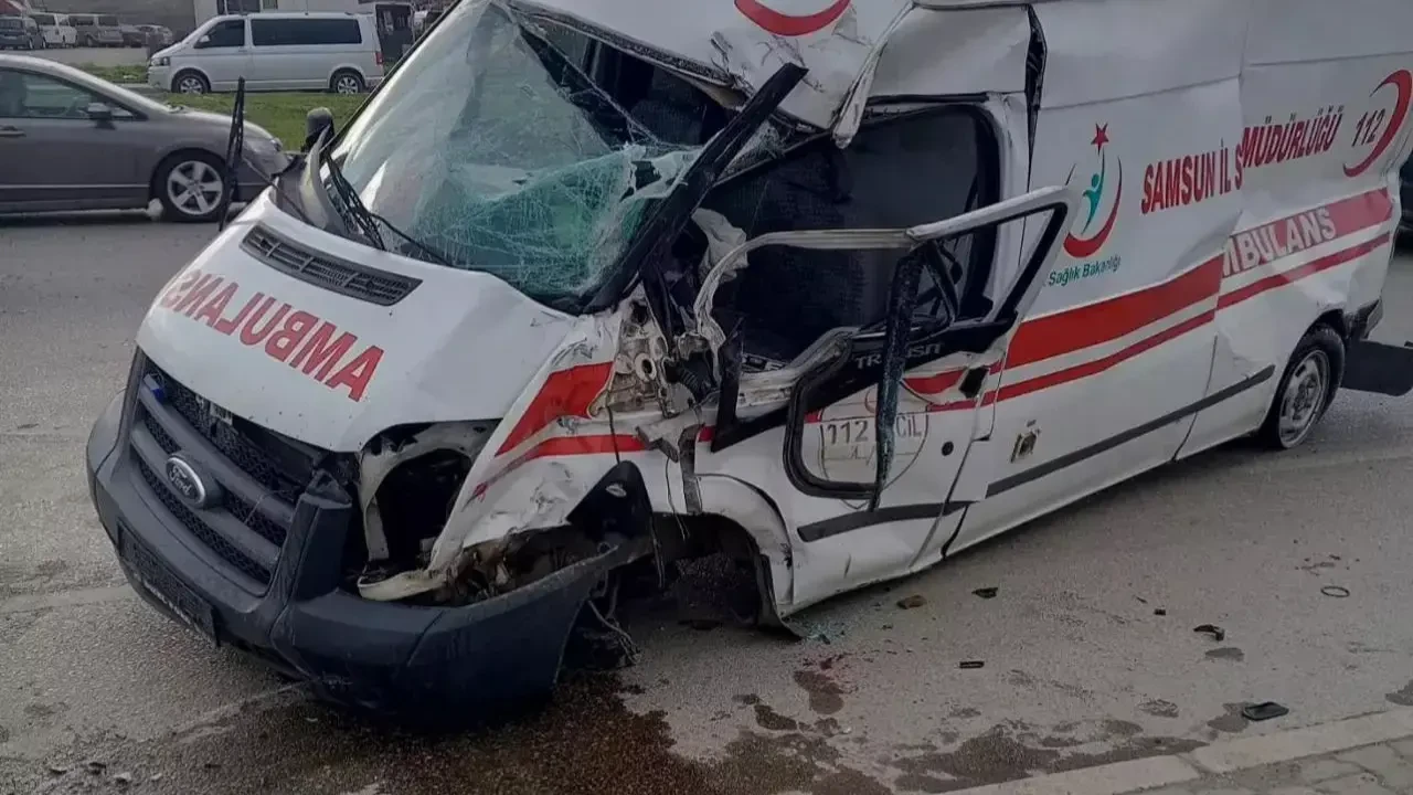 Samsun’da Feci Kaza! Tır ile Ambulans Çarpıştı 1