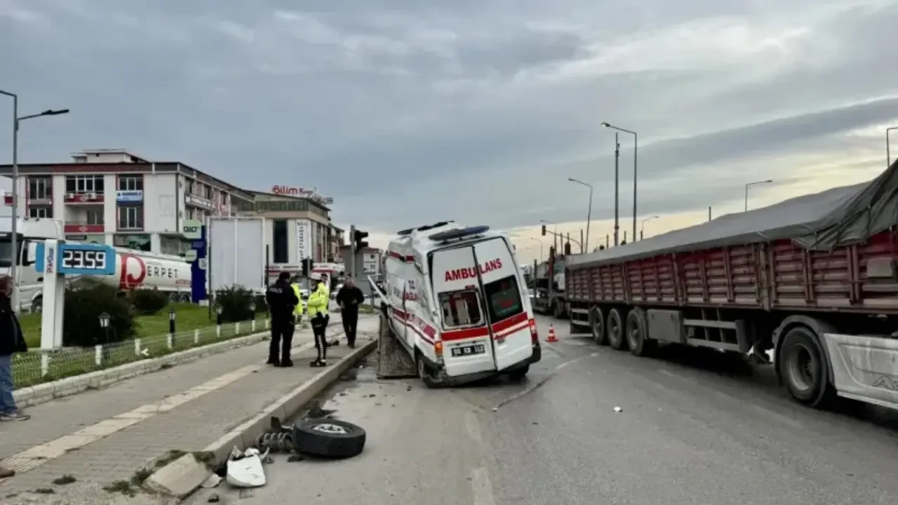 Samsun’da Feci Kaza! Tır ile Ambulans Çarpıştı 2