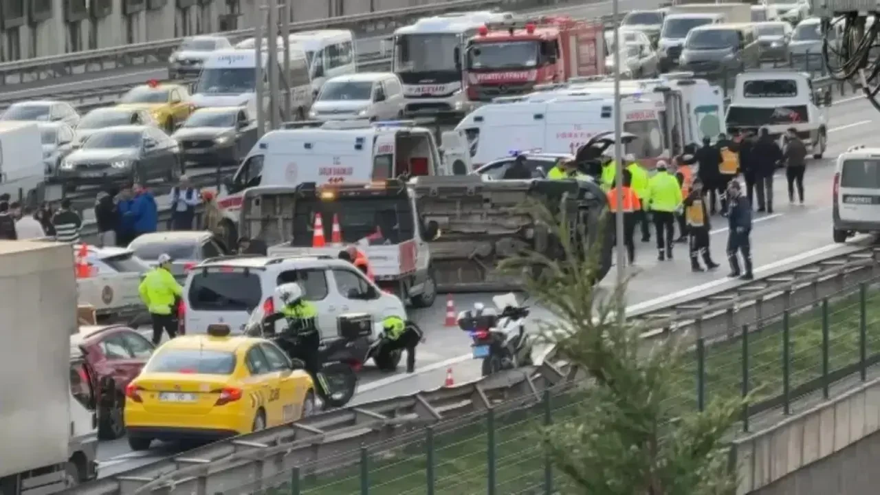 İstanbul'da okul servisi devrildi: Çok sayıda yaralı var 3