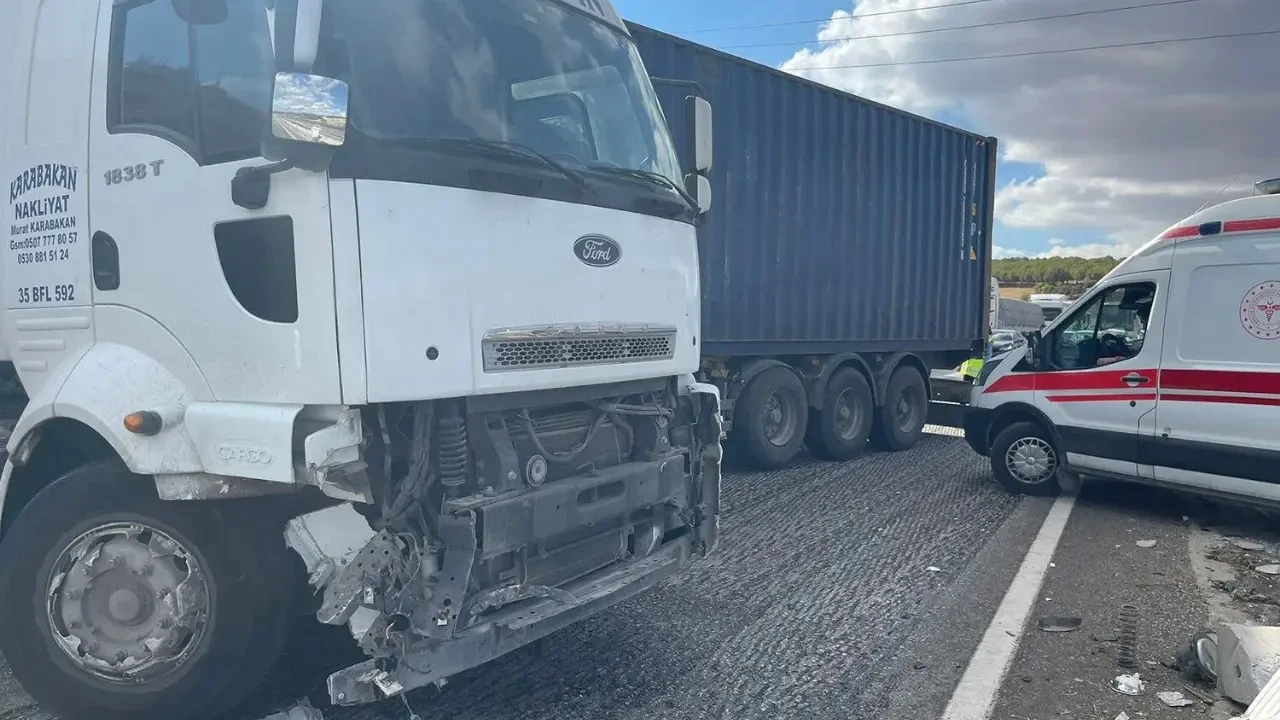 İzmir-Manisa yolunda feci kaza: Bariyerlere giren tır trafiği felç etti 2