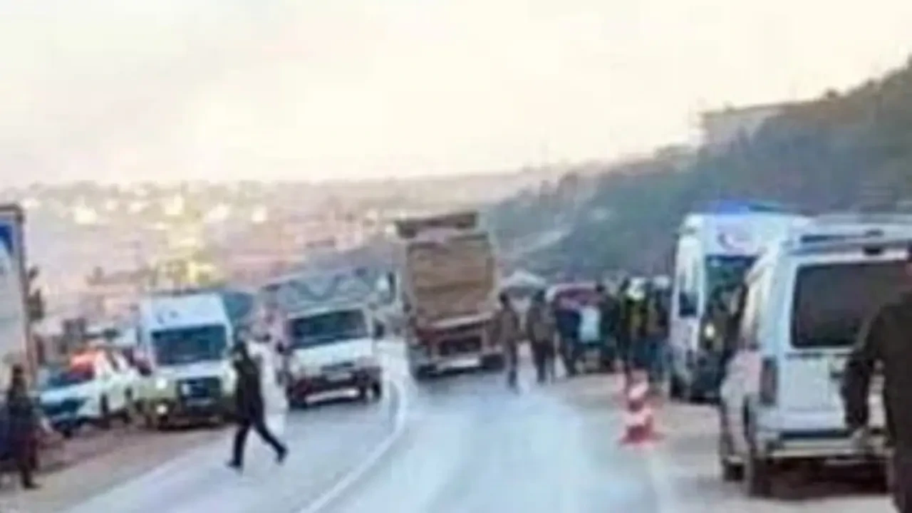 Gaziantep'te tırla minibüs çarpıştı: 2 kişi öldü, 5 kişi yaralandı 2