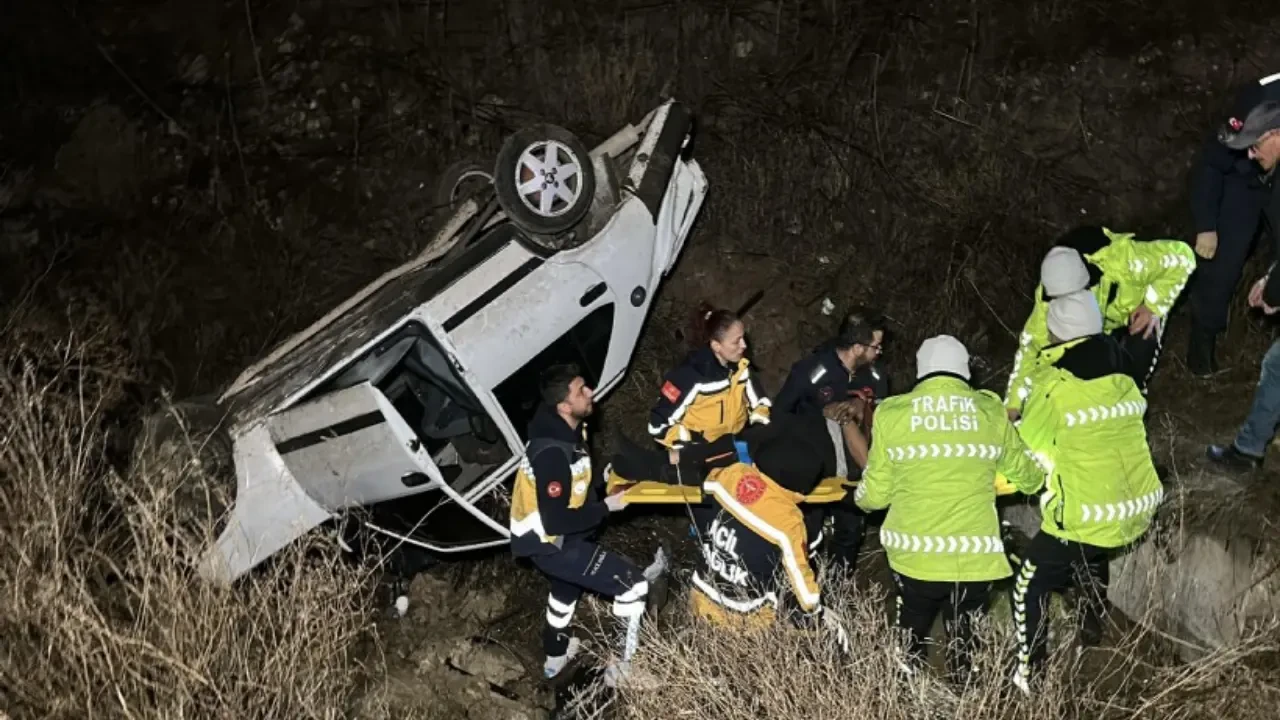 Kütahya'da feci kaza: Takla atan otomobildeki 2 kişi yaralandı 2