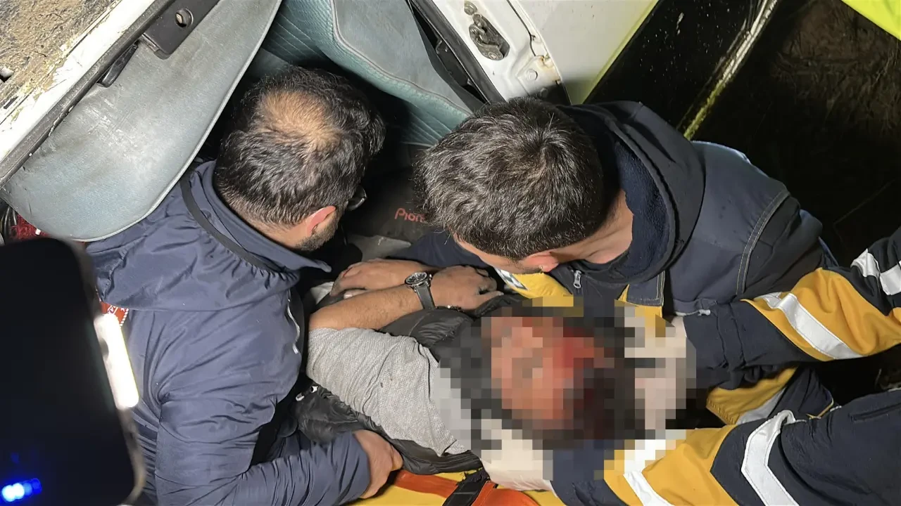 Kütahya'da feci kaza: Takla atan otomobildeki 2 kişi yaralandı 3