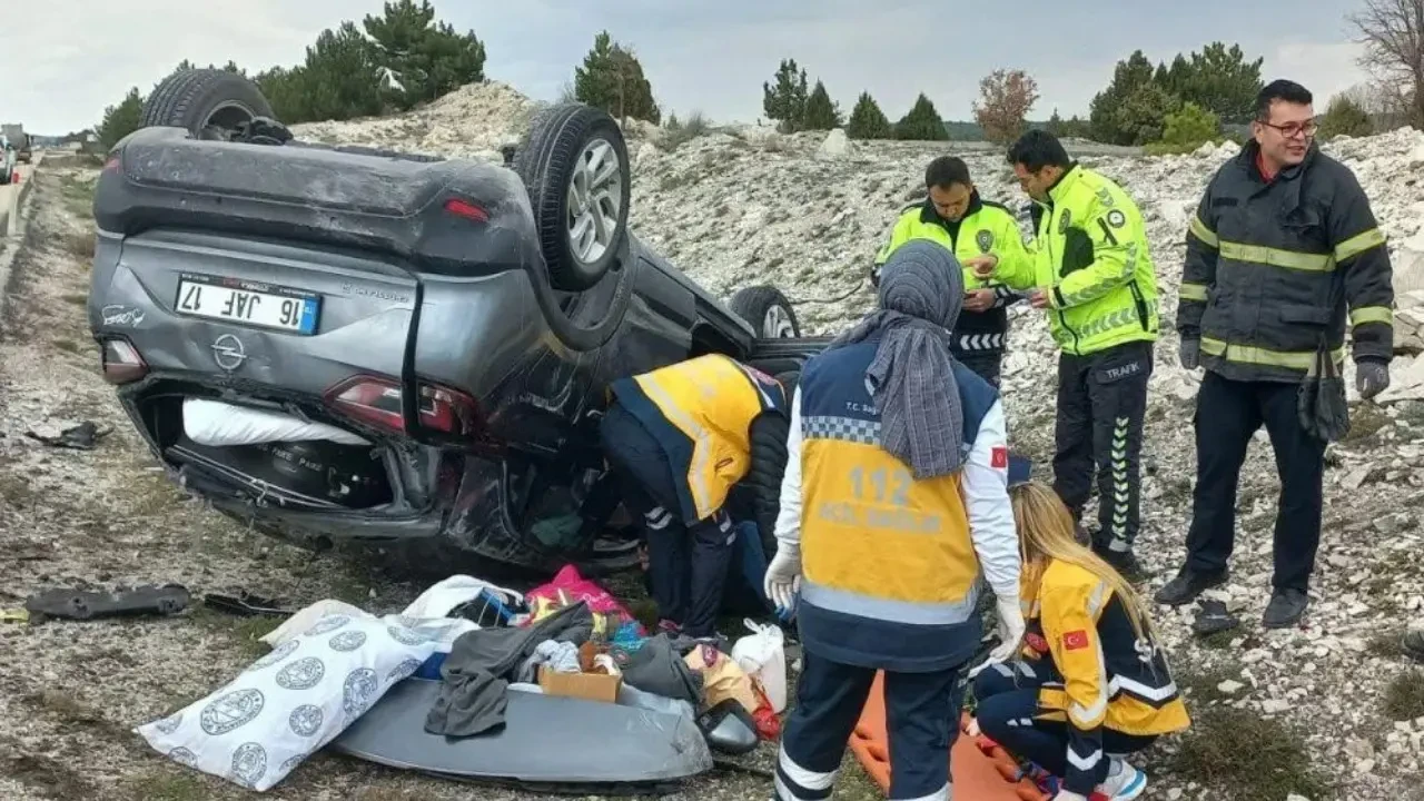 Kütahya'da feci kaza: Takla atan otomobildeki 2 kişi yaralandı 5