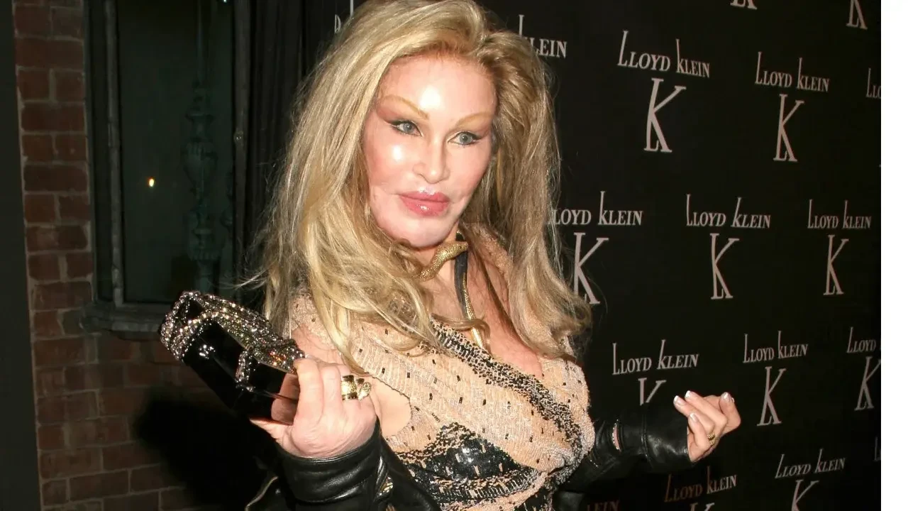 Estetik operasyonlarıyla tanınan Kedi Kadın Jocelyn Wildenstein hayatını kaybetti 5