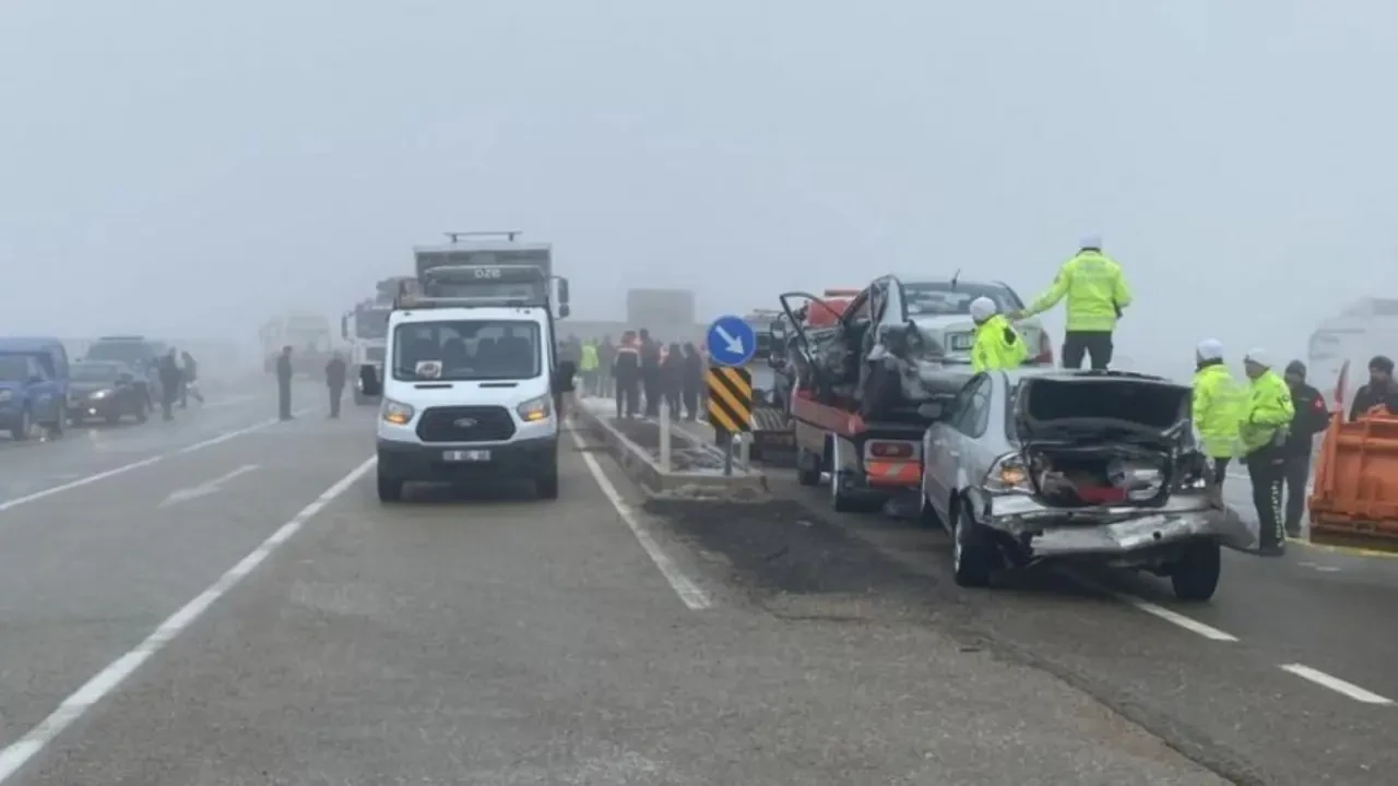 Kırşehir'de zincirleme kaza: 3 ölü, 18 yaralı 1