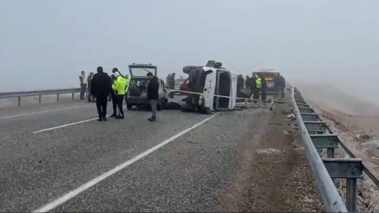 Kırşehir'de zincirleme kaza: 3 ölü, 18 yaralı 5