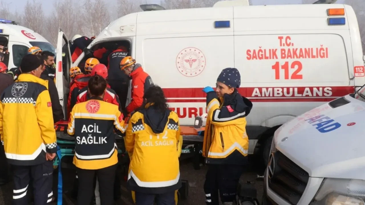 Erzurum’da iki ambulans peş peşe kaza yaptı 1