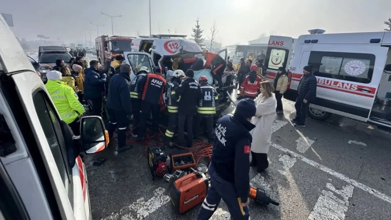 Erzurum’da iki ambulans peş peşe kaza yaptı 3