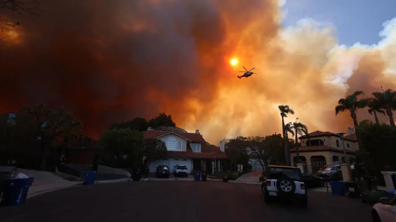 California’da felaket: Orman yangınları sebebiyle 80 bin kişi tahliye ediliyor 2