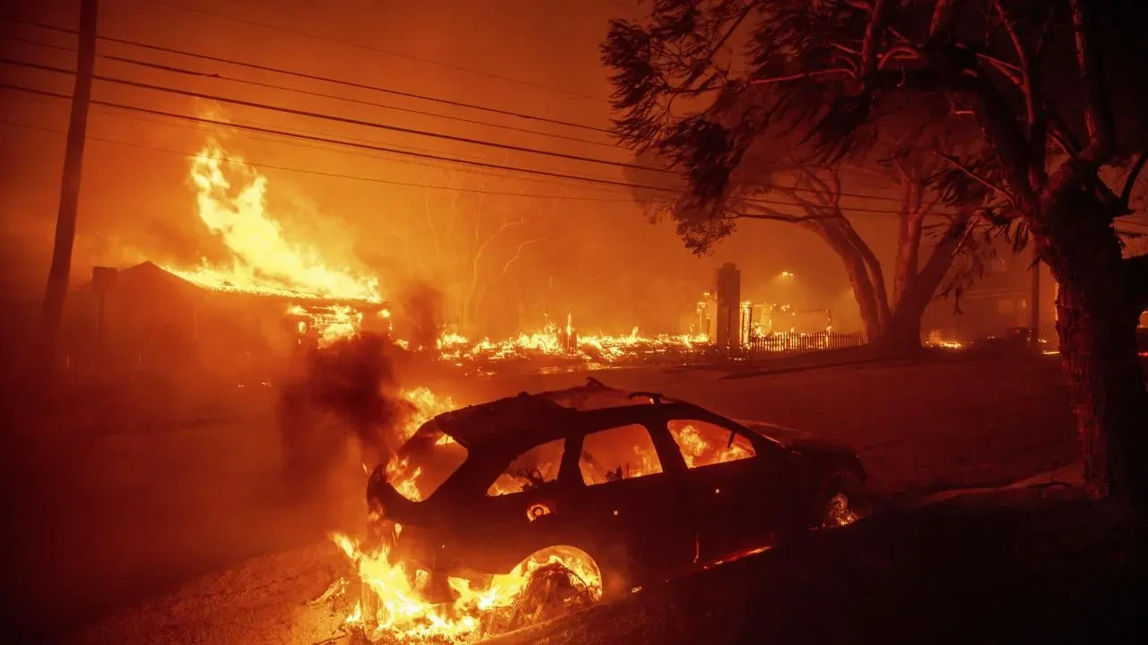 California’da felaket: Orman yangınları sebebiyle 80 bin kişi tahliye ediliyor 5