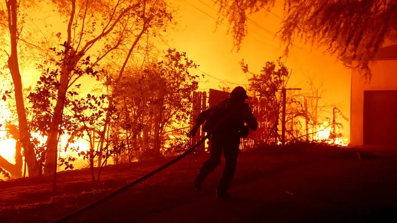 California’da felaket: Orman yangınları sebebiyle 80 bin kişi tahliye ediliyor 7