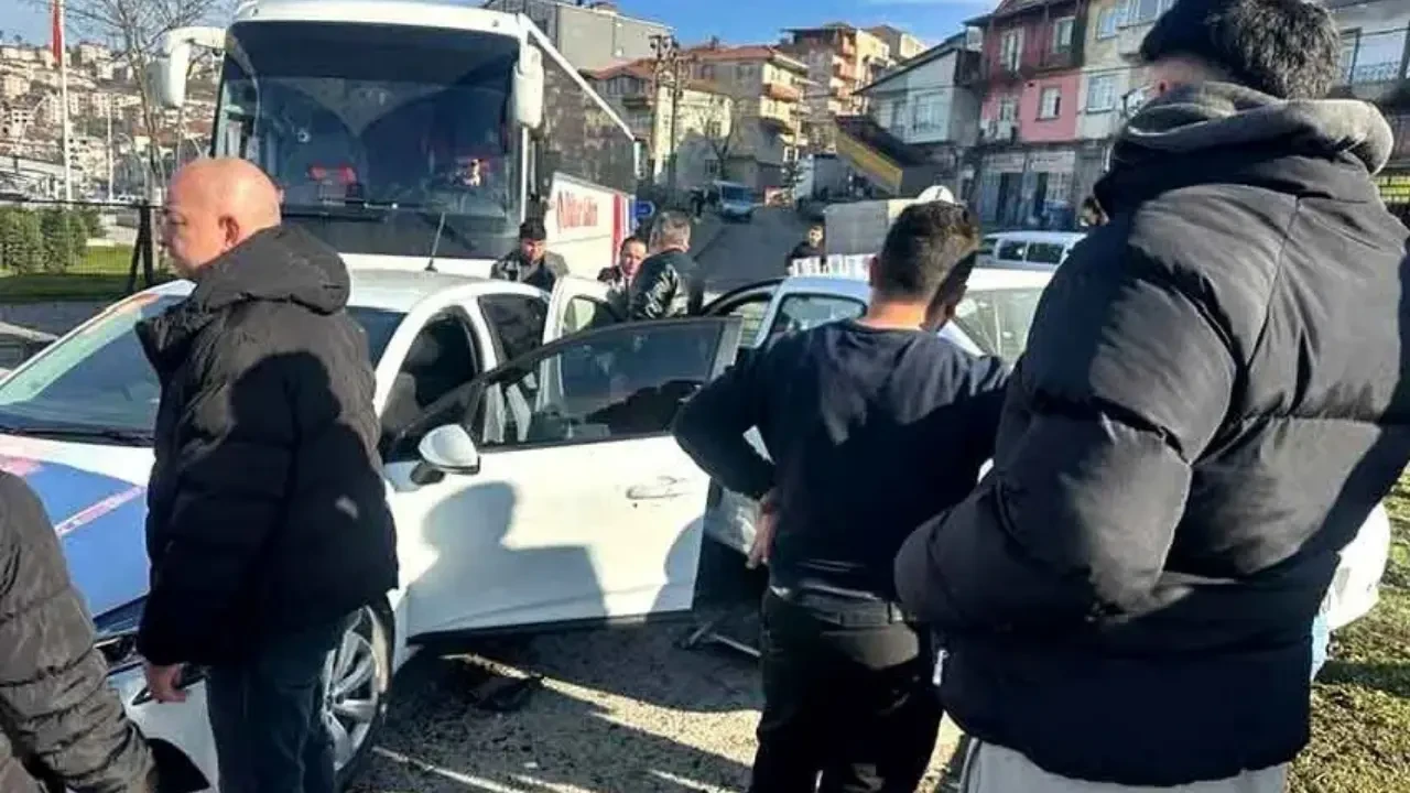 Kavşakta feci kaza: Yaralılar var 2