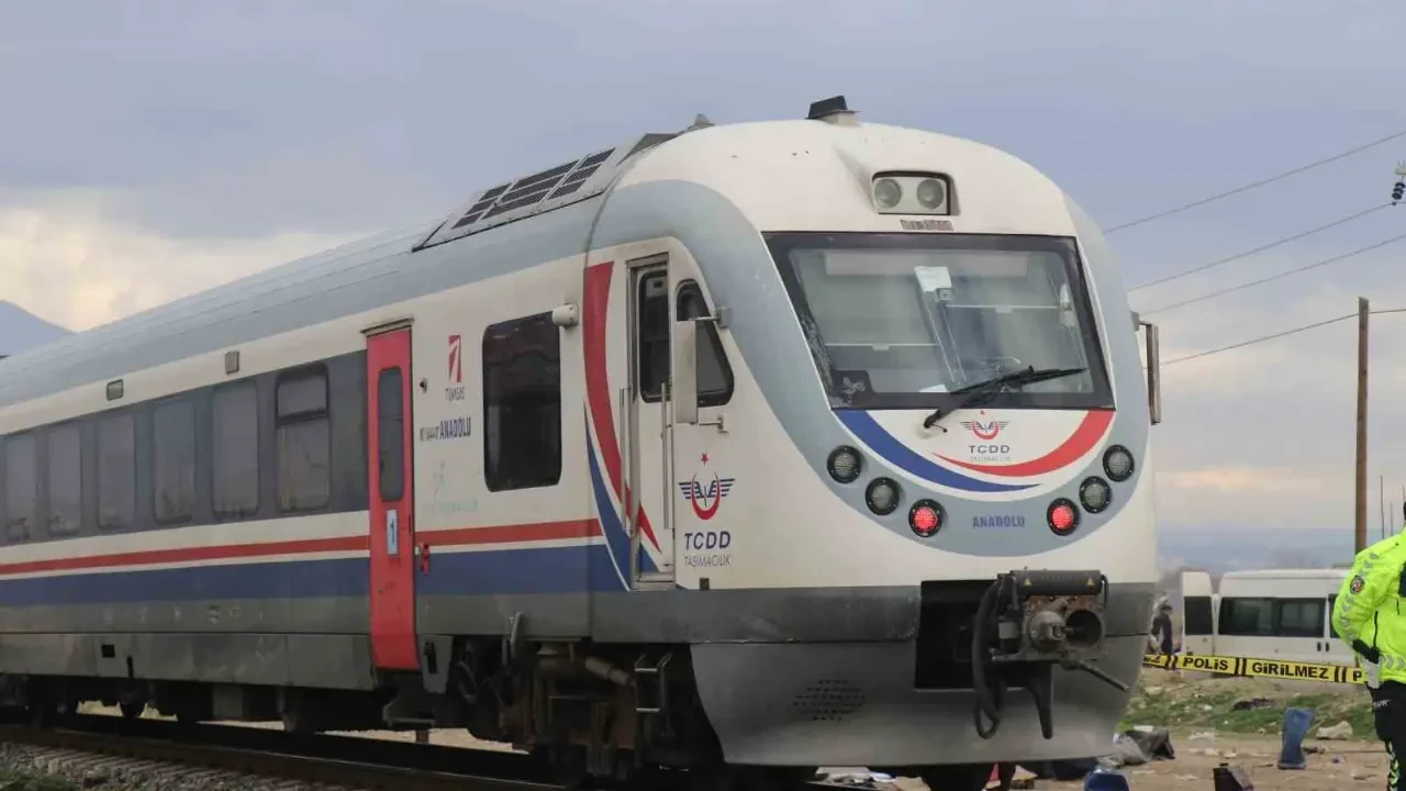 Denizli’de tren kazası: Trenin altında kalan Deniz Şahin hayatını kaybetti 1