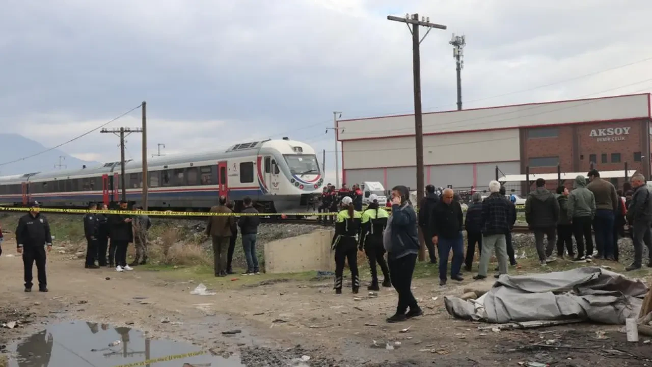 Denizli’de tren kazası: Trenin altında kalan Deniz Şahin hayatını kaybetti 4