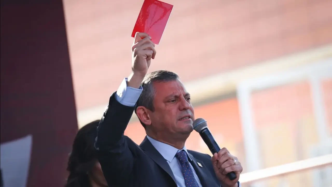 CHP’den Meclis’te kırmızı kartlı protesto: Emekli zammına tepki 3