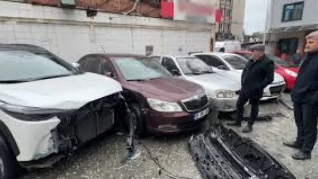 Samsun'da 'otomatik vites' kazası: Lüks araç hastanenin aciline girdi 2