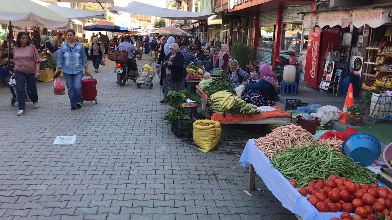 Halk pazarında fiyatlar cep yakıyor: Pazarlara ilgi azaldı 1