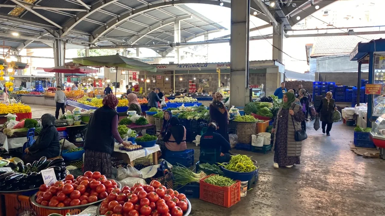 Halk pazarında fiyatlar cep yakıyor: Pazarlara ilgi azaldı 2