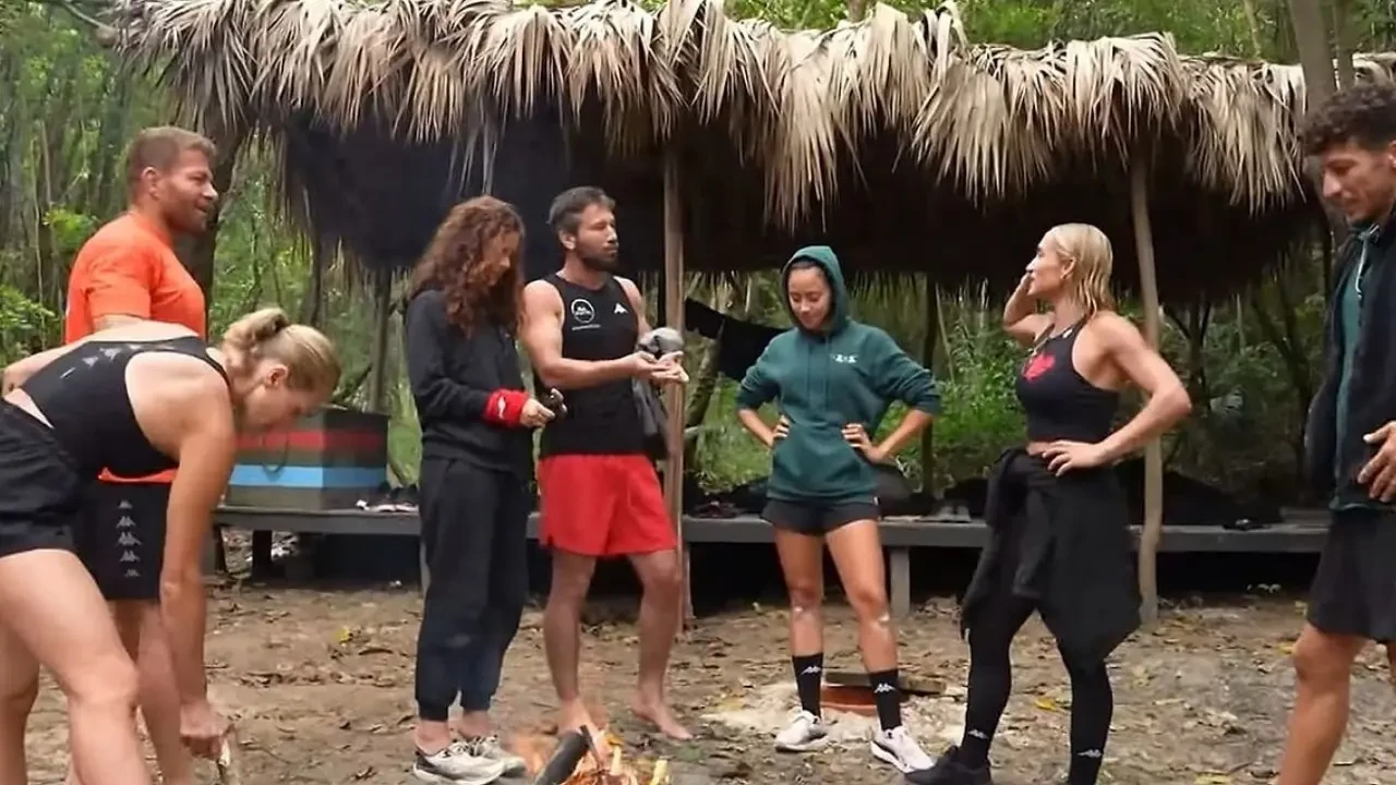 Survivor All Star'da ilk aşk dedikodusu: Adem ve Senem arasında aşk iddiası 4