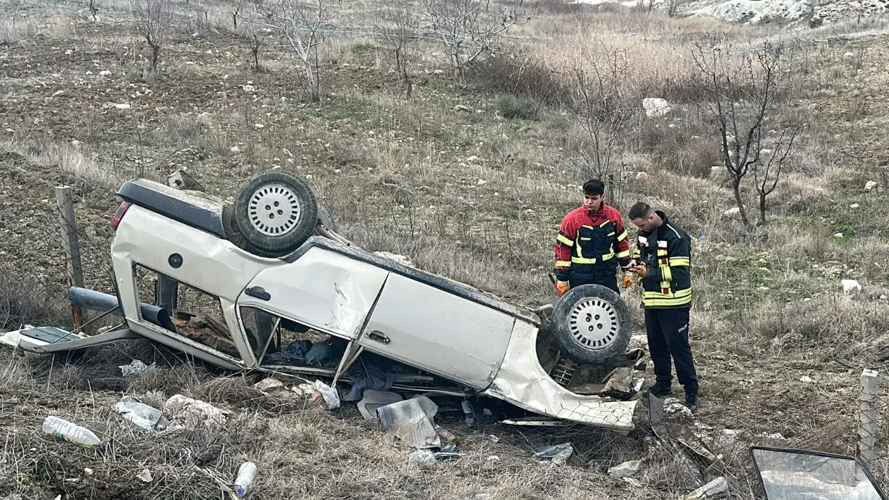 Uşak’ta takla atan otomobil: Sürücü ağır yaralandı 1